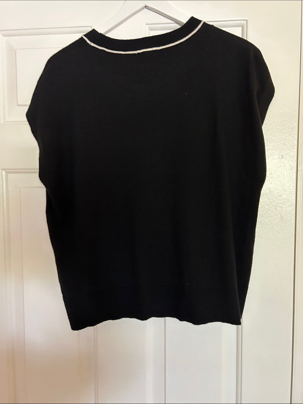 Max Studio Black Knit Short-Sleeve Top with White Trim and bottom slits. - Picture 3 of 4